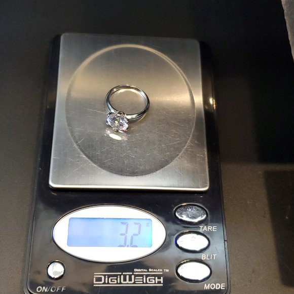 Size 6.5 925 Sterling Silver Brilliant Single Round Cubic Zirconia Ring - Picture 8 of 8